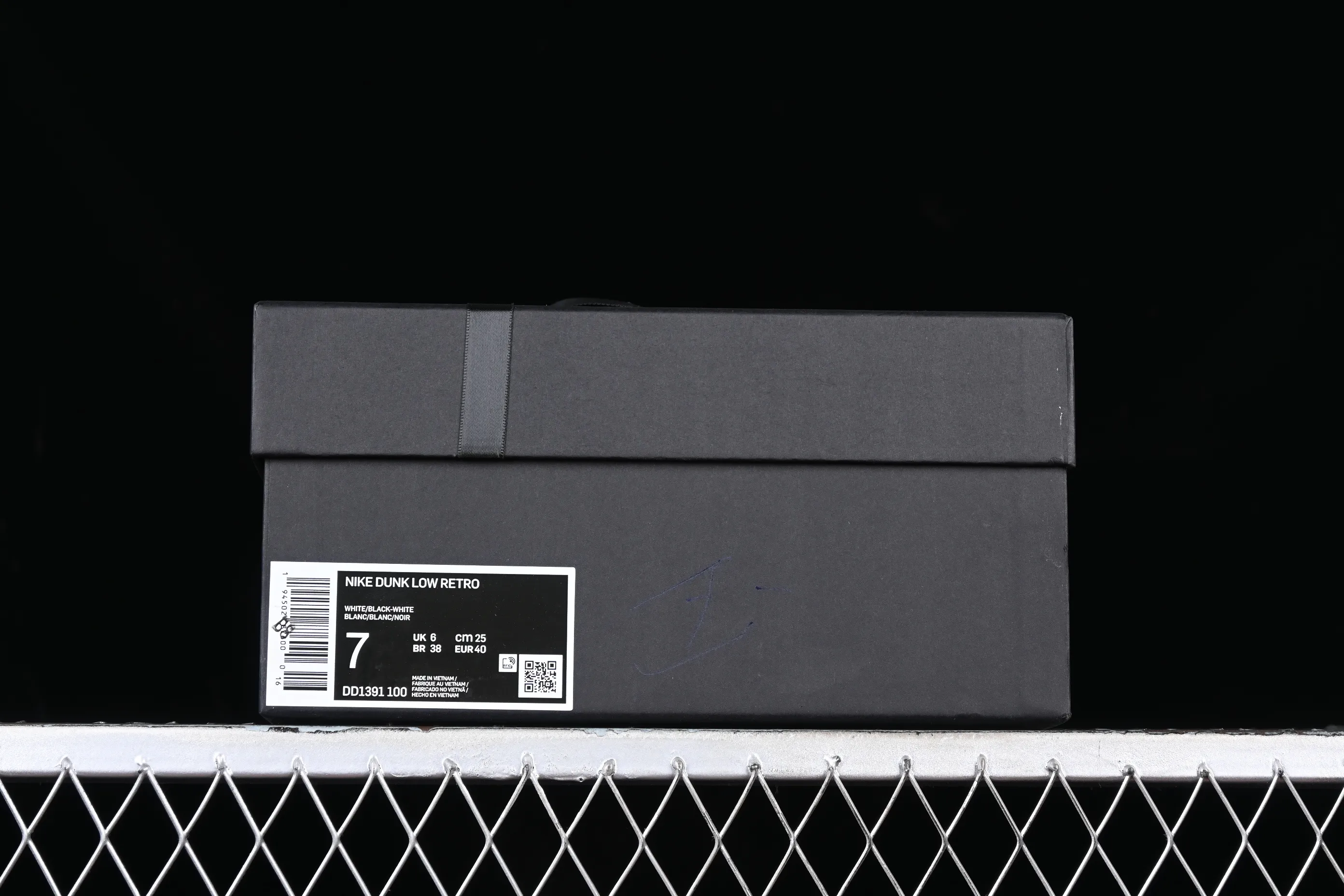All categories Nk SB Dunk series Nk SB Dunk Low low-top sneakers J version Nk Dunk SB Low Retro high-end customized SB low-top sports and leisure sneakers DD1391-100